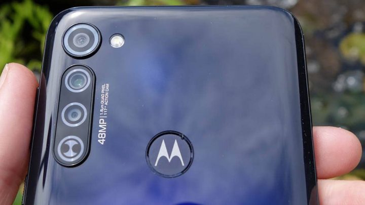 Así puedes guardar las fotos de la cámara en la tarjeta SD en Motorola